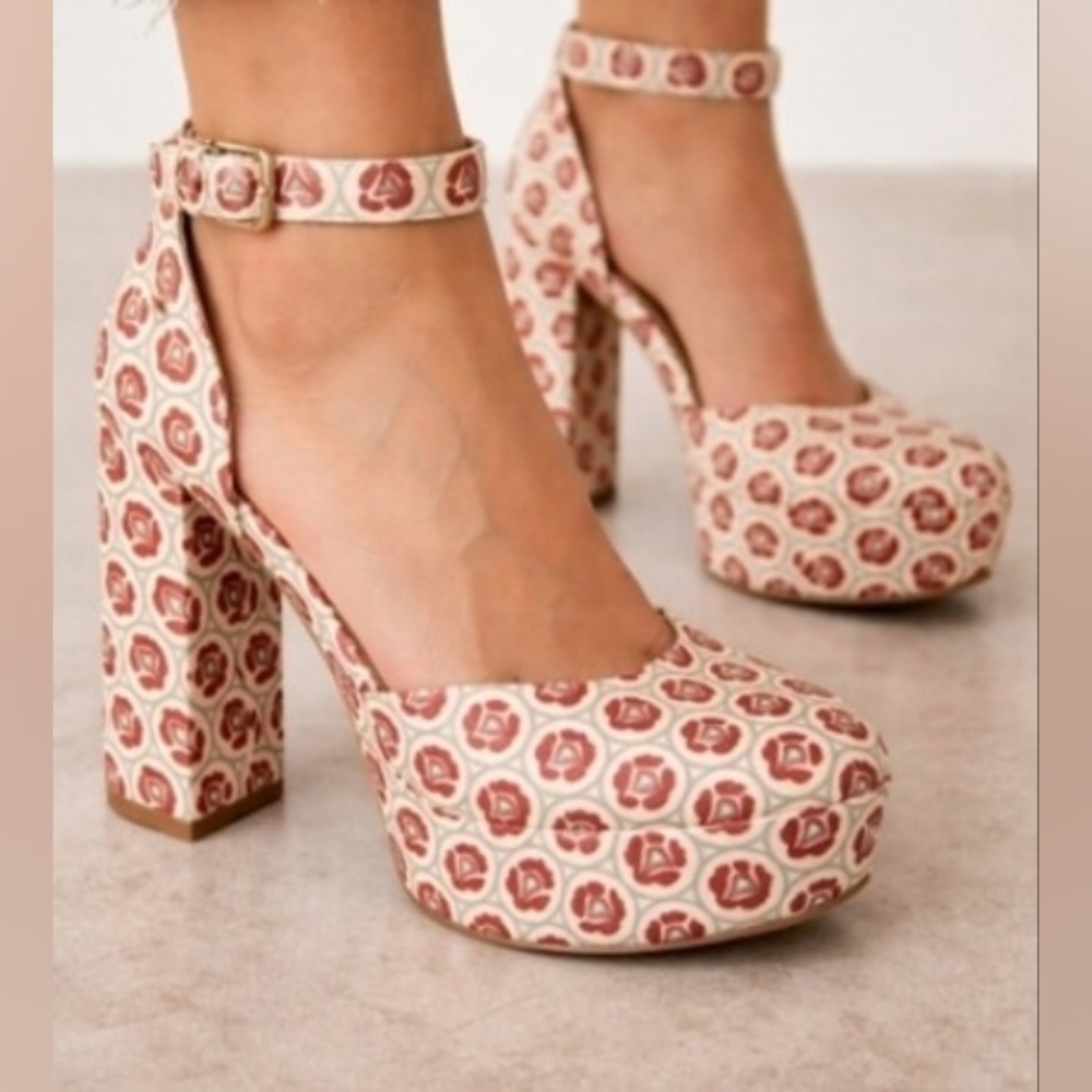 Retro Pinup 9 Rockabilly Whimsical Flower Power Platform Ankle Strap Shoe New